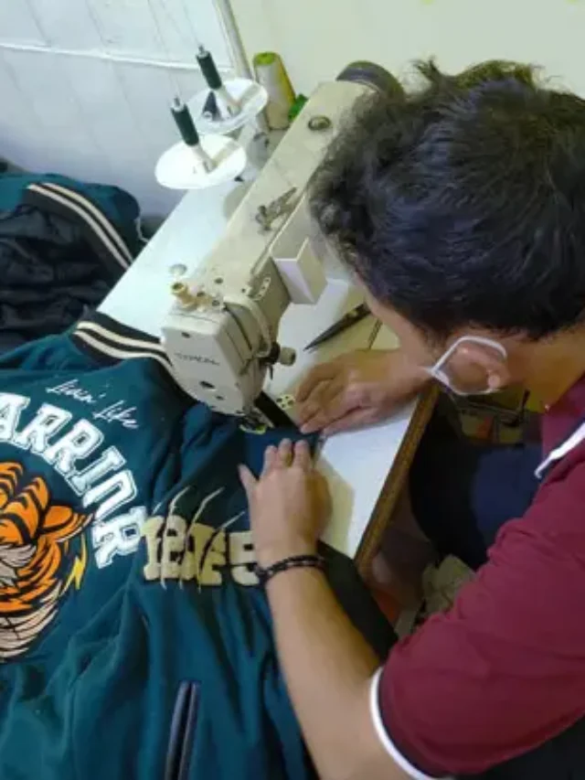 JASA VENDOR KONVEKSI SPESIALIS PEMBUATAN JAKET VARSITY CUSTOM